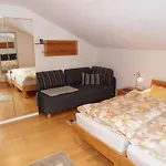 Apartment In Der Weinleiten *